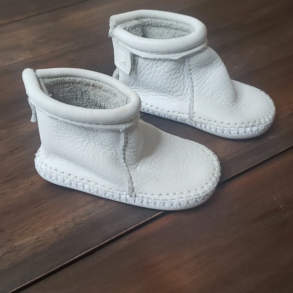 Minnetonka Leather Booties Sz 1